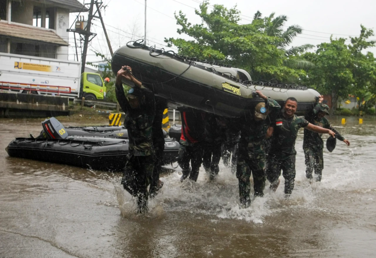 Lanal Semarang Kerahkan...