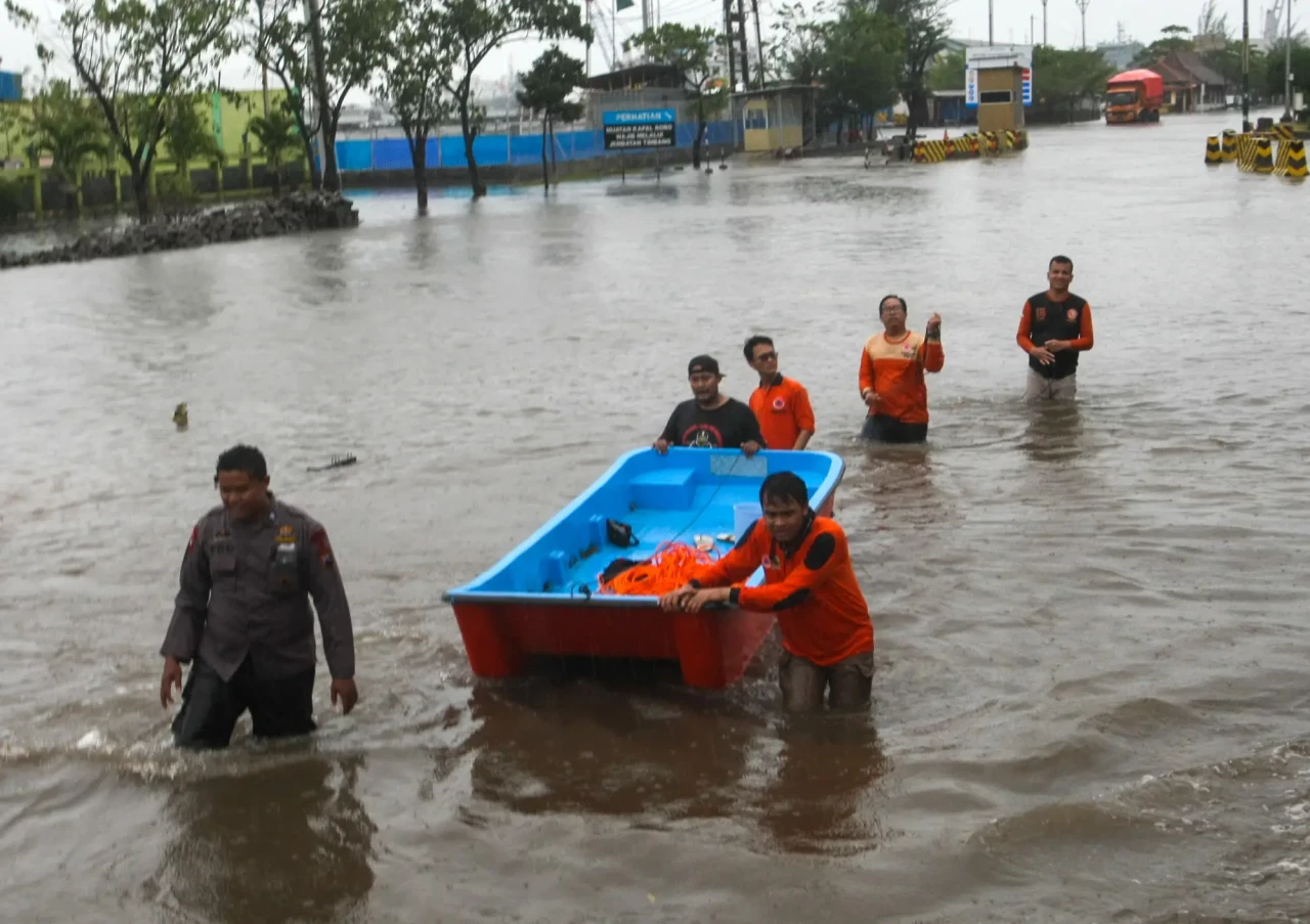 Lanal Semarang Kerahkan...