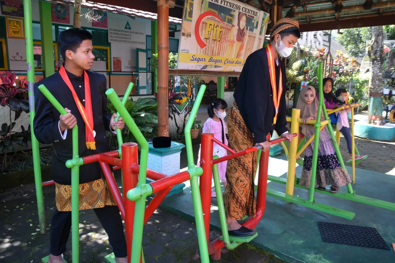 Mengunjungi SMPN 2 Tengaran,...