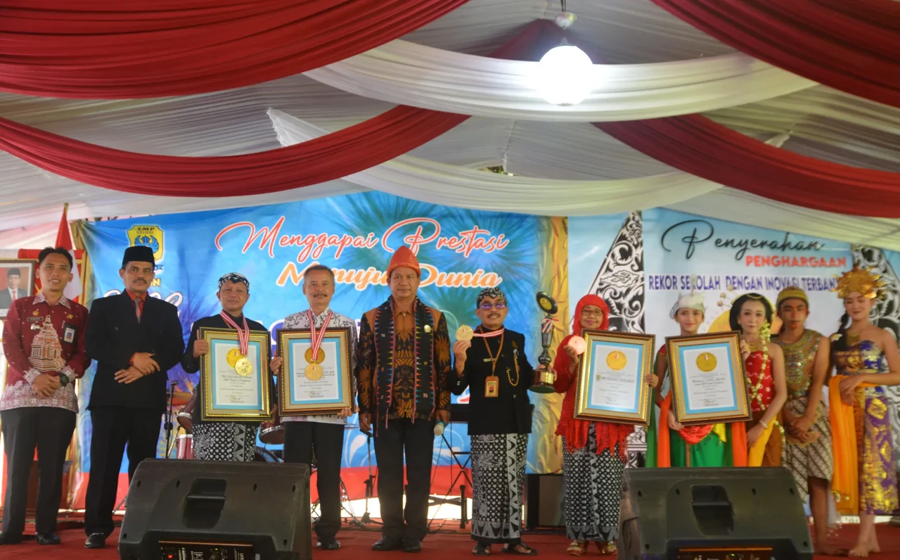 Mengunjungi SMPN 2 Tengaran,...