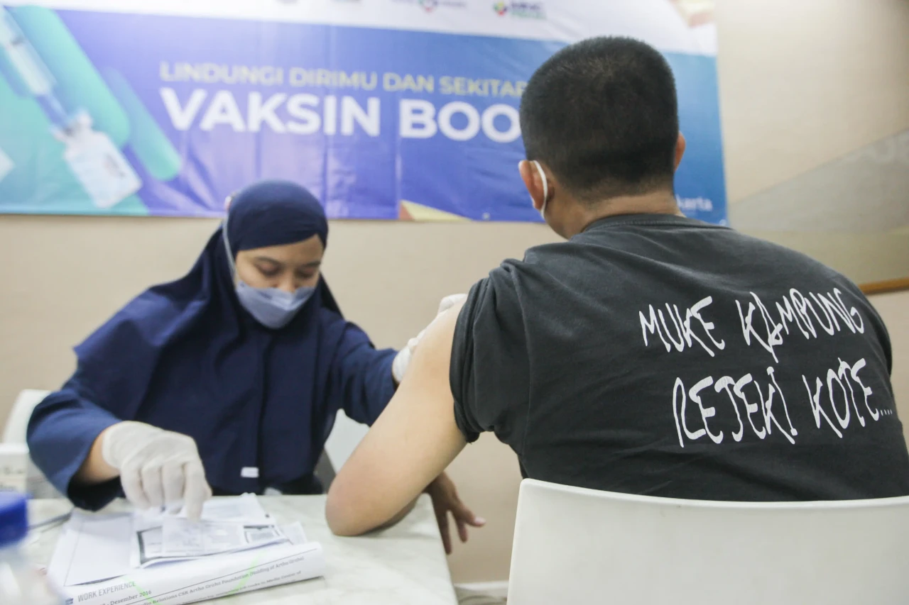 Vaksinasi Booster MNC...