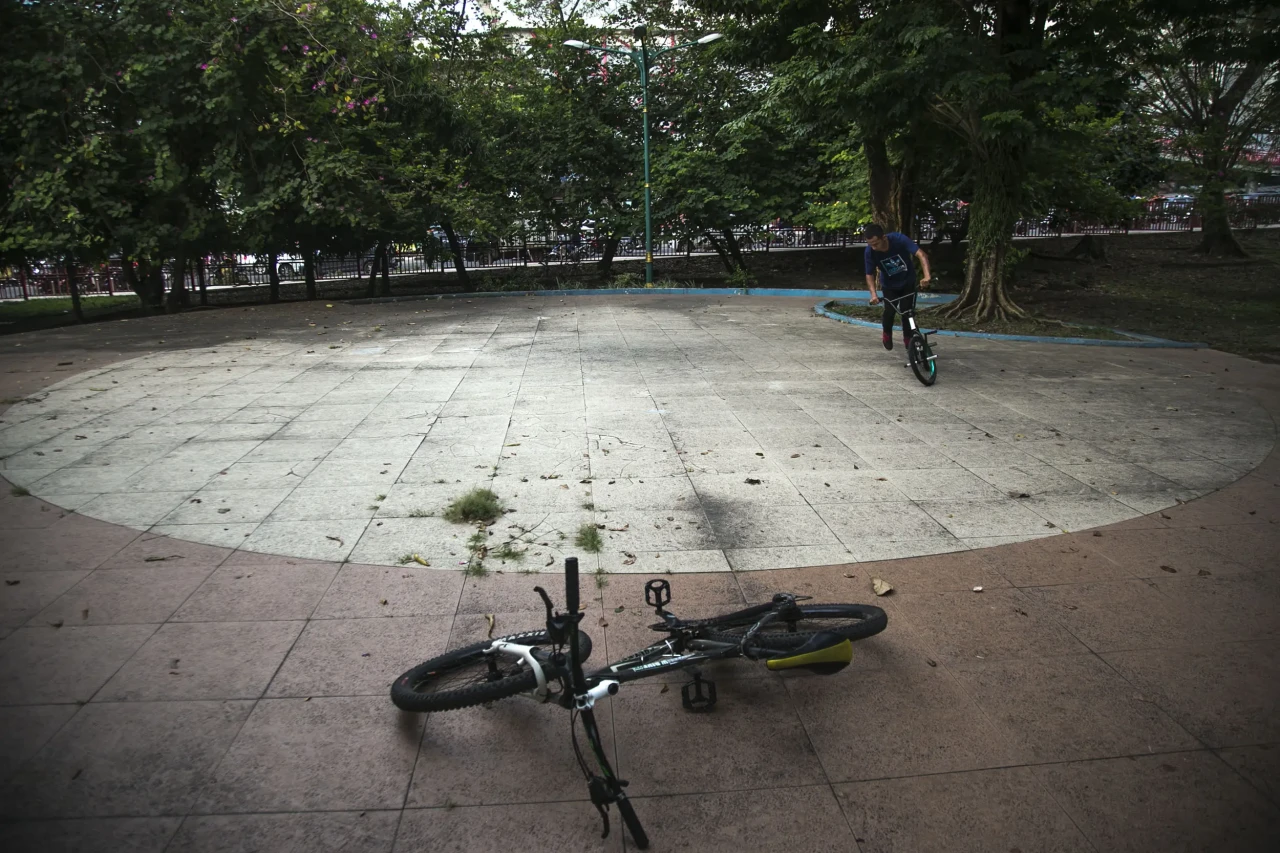 Melihat Latihan Komunitas...
