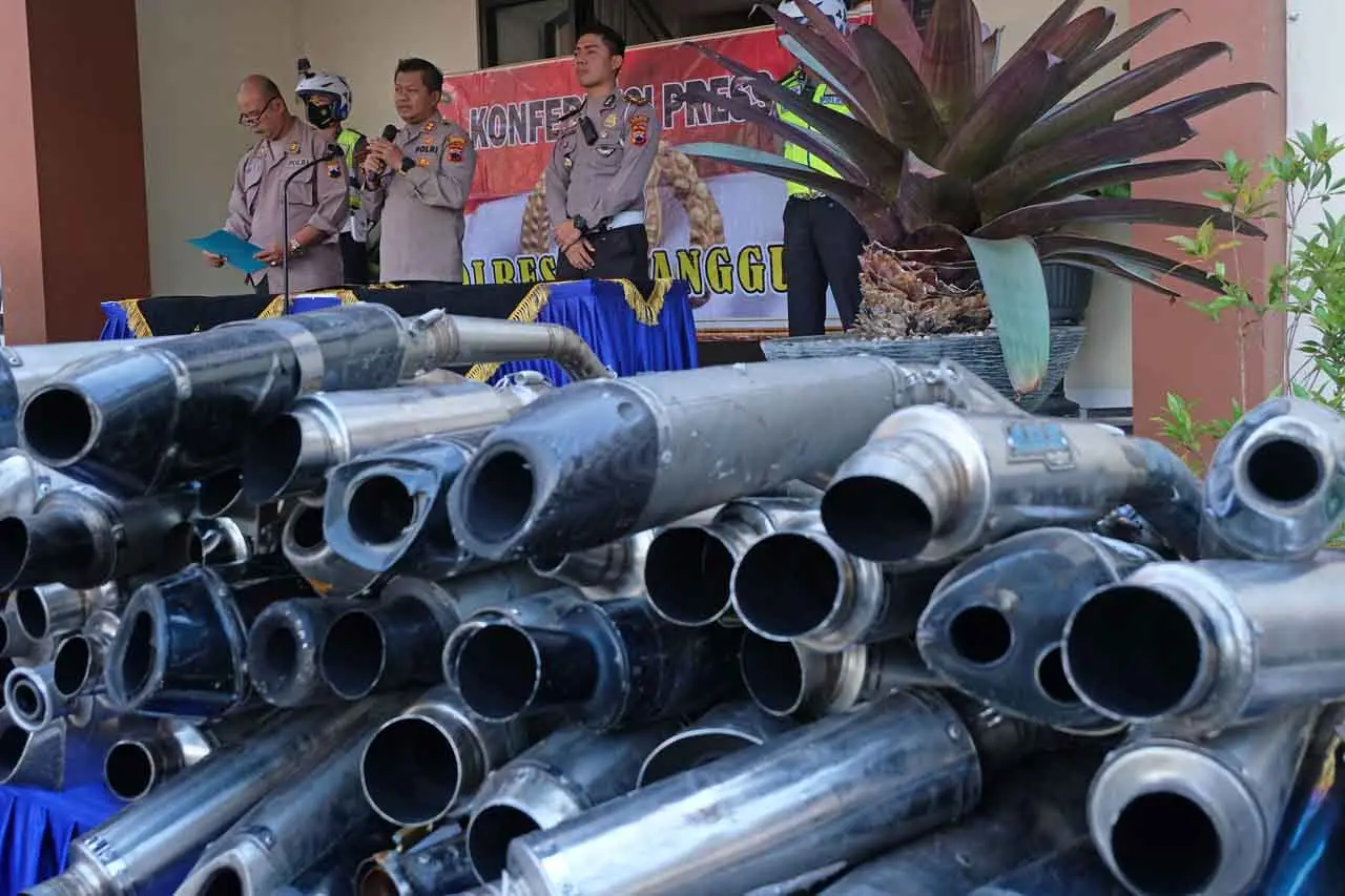 Polres Temanggung Musnahkan...