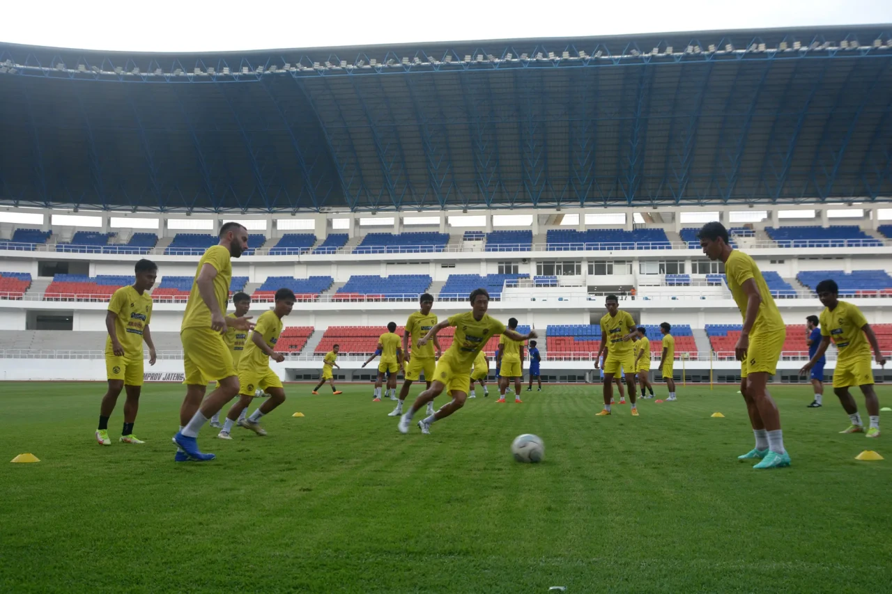 Latihan Arema FC Jelang...