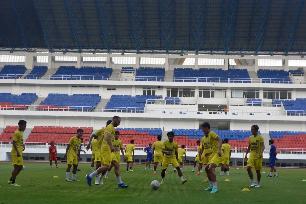 Latihan Arema FC Jelang...