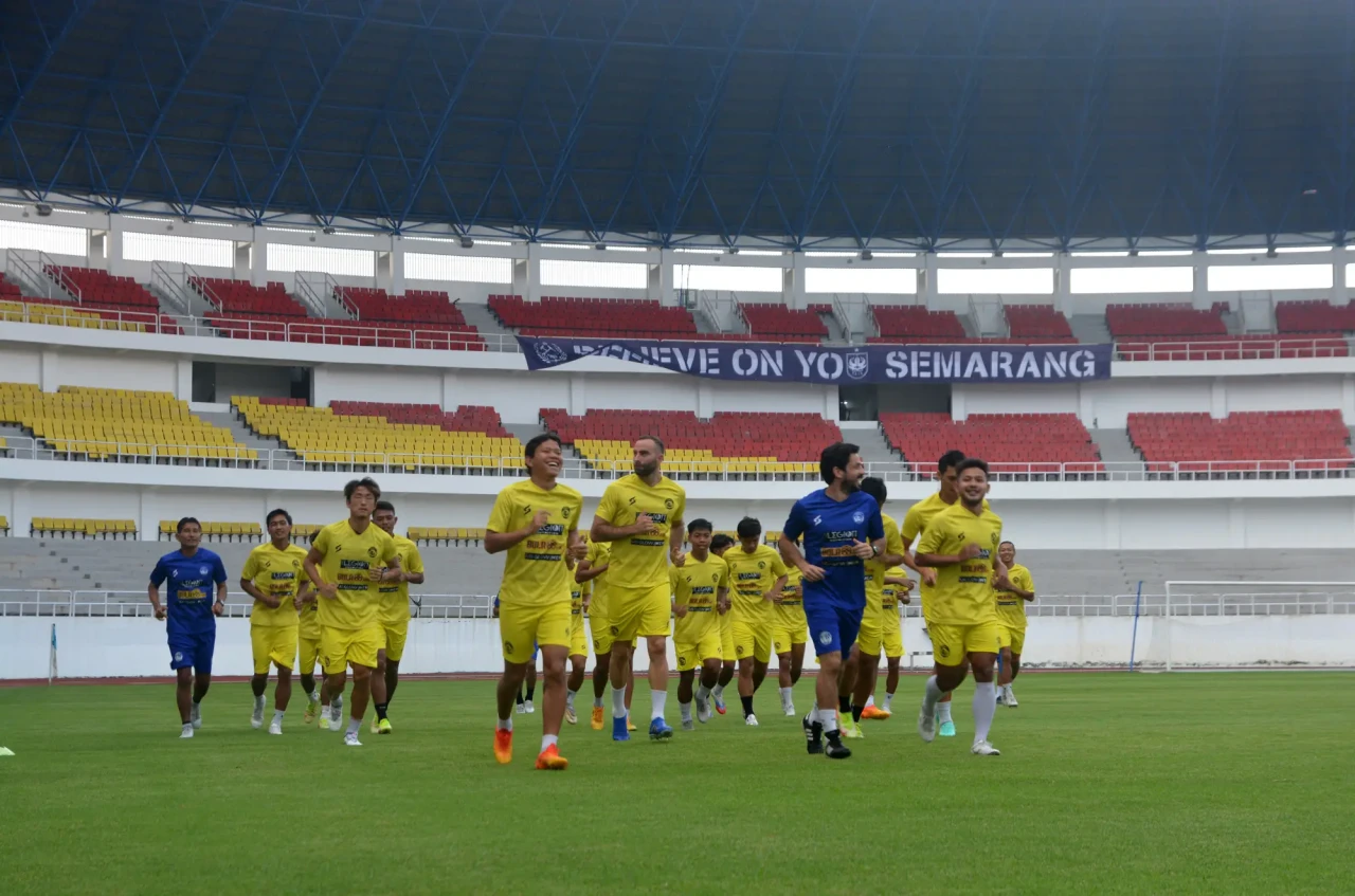 Latihan Arema FC Jelang...