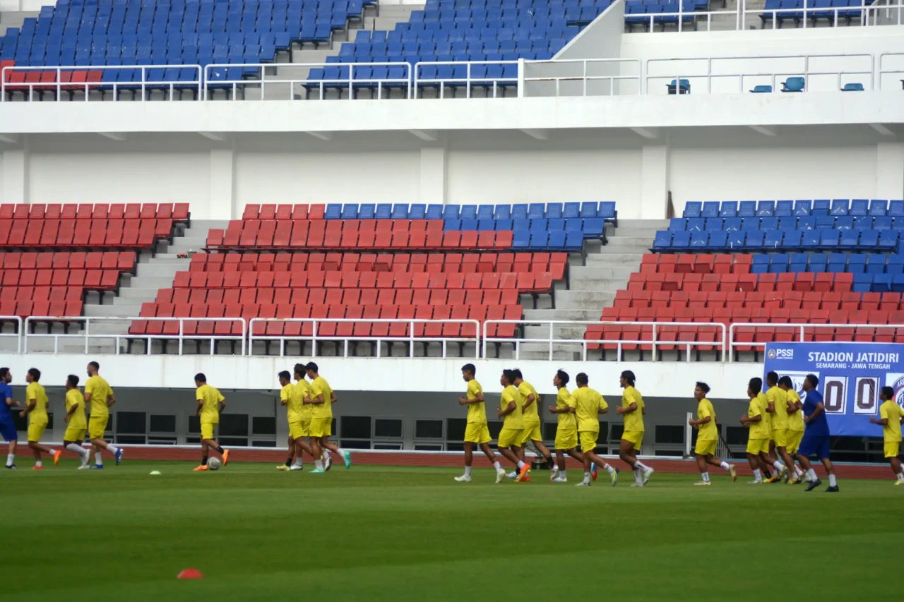 Latihan Arema FC Jelang...