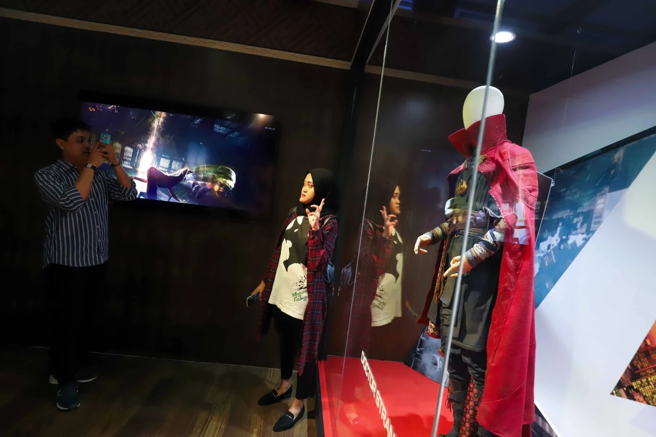 Melihat Pameran Marvel...