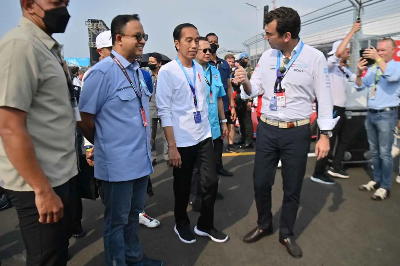 Momen Anies Dampingi...