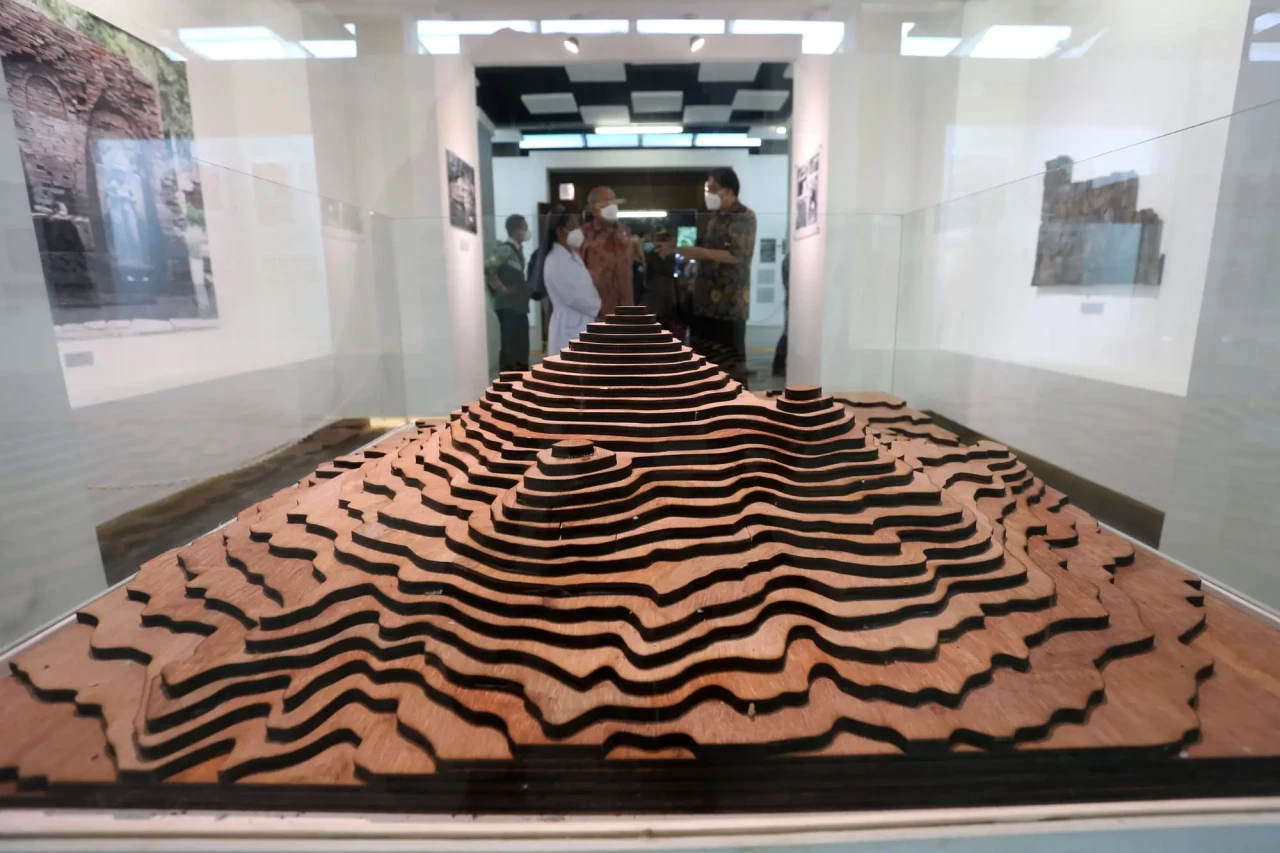 Museum Pawitra Tampilkan...