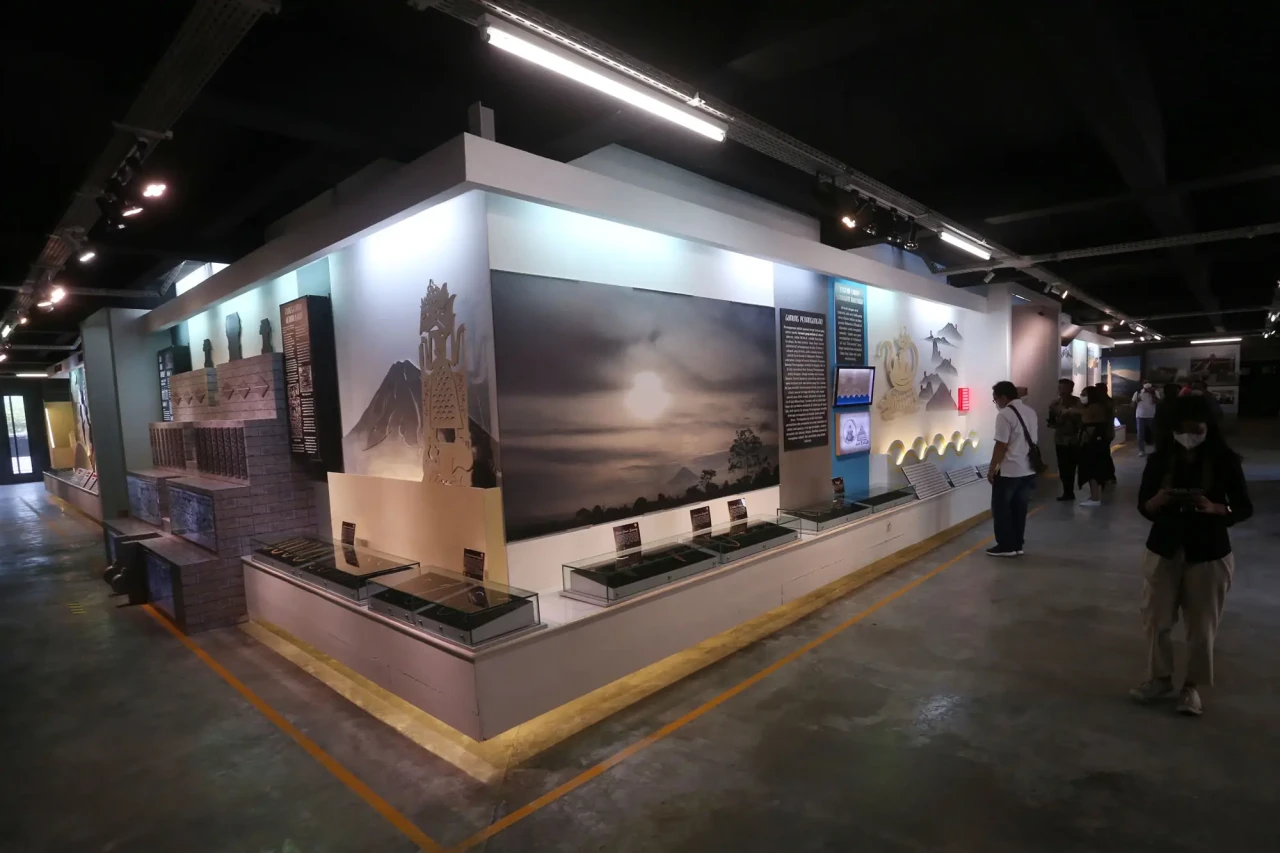 Museum Pawitra Tampilkan...