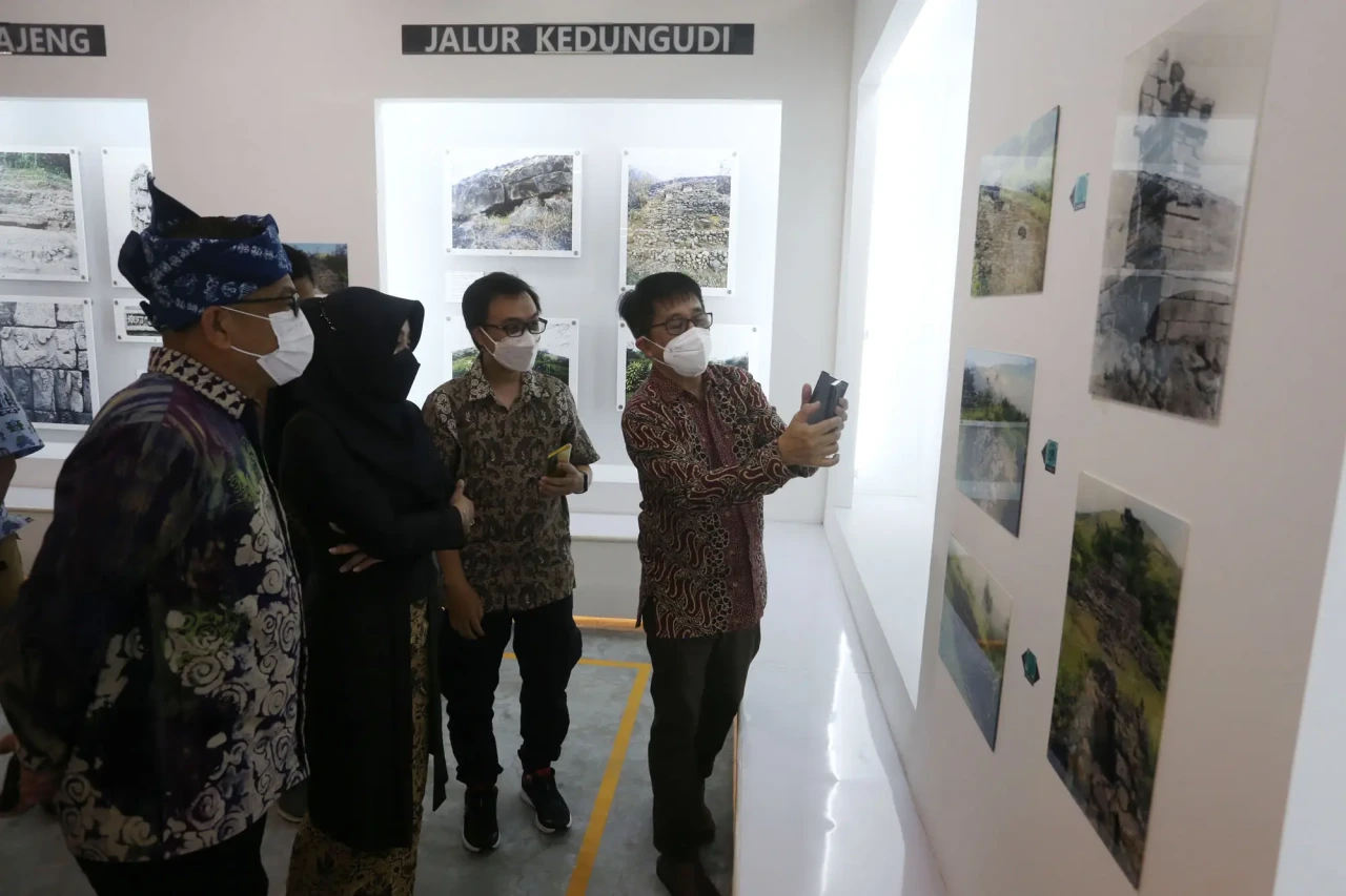 Museum Pawitra Tampilkan...