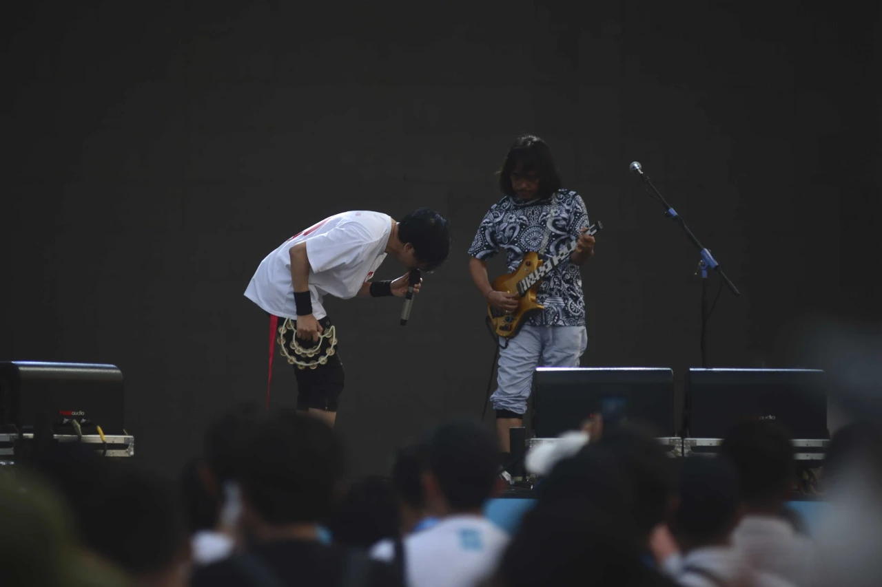 Band Gigi Meriahkan...