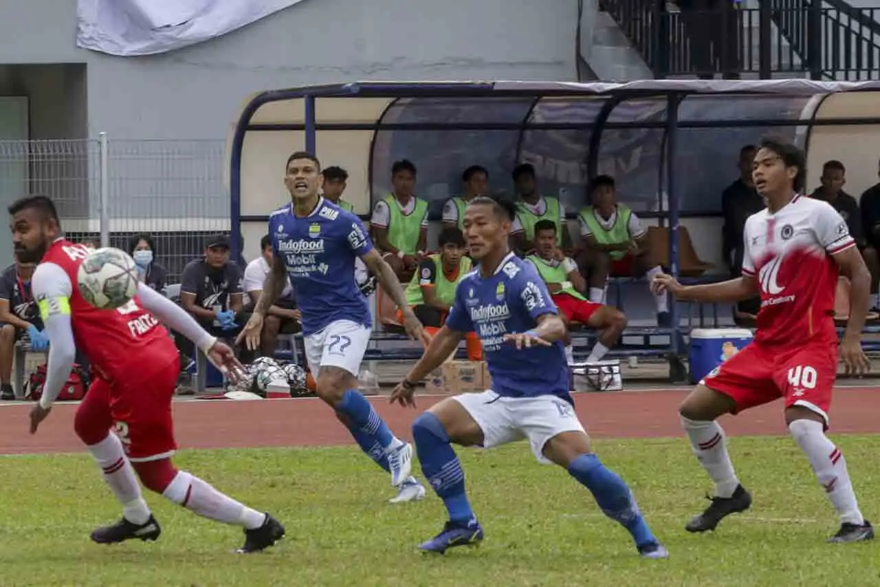 Persib Bandung Bantai...