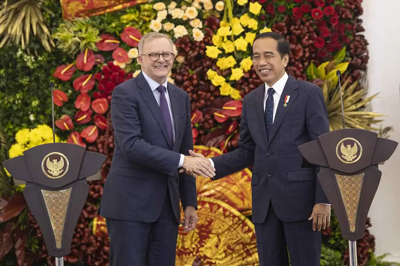 Presiden Jokowi Menerima...