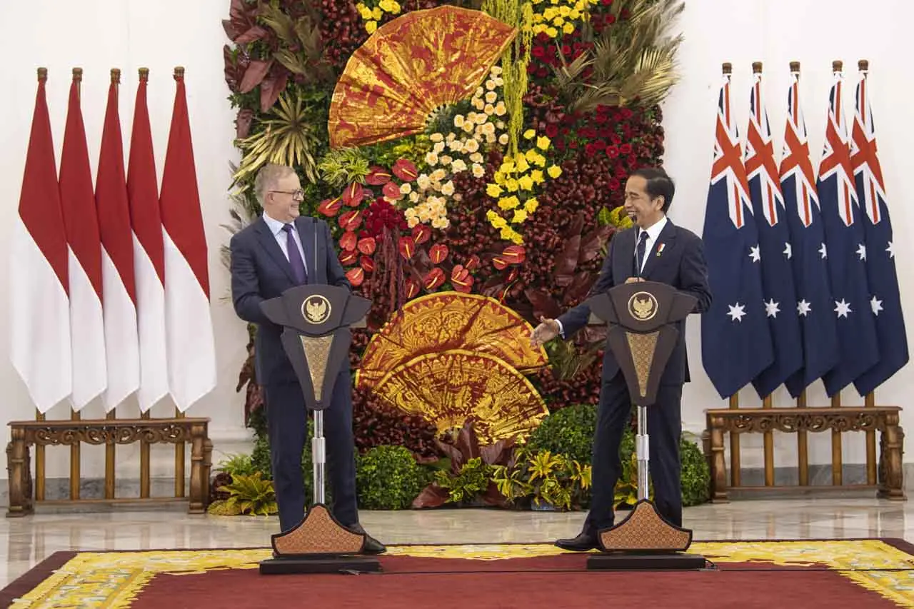 Presiden Jokowi Menerima...