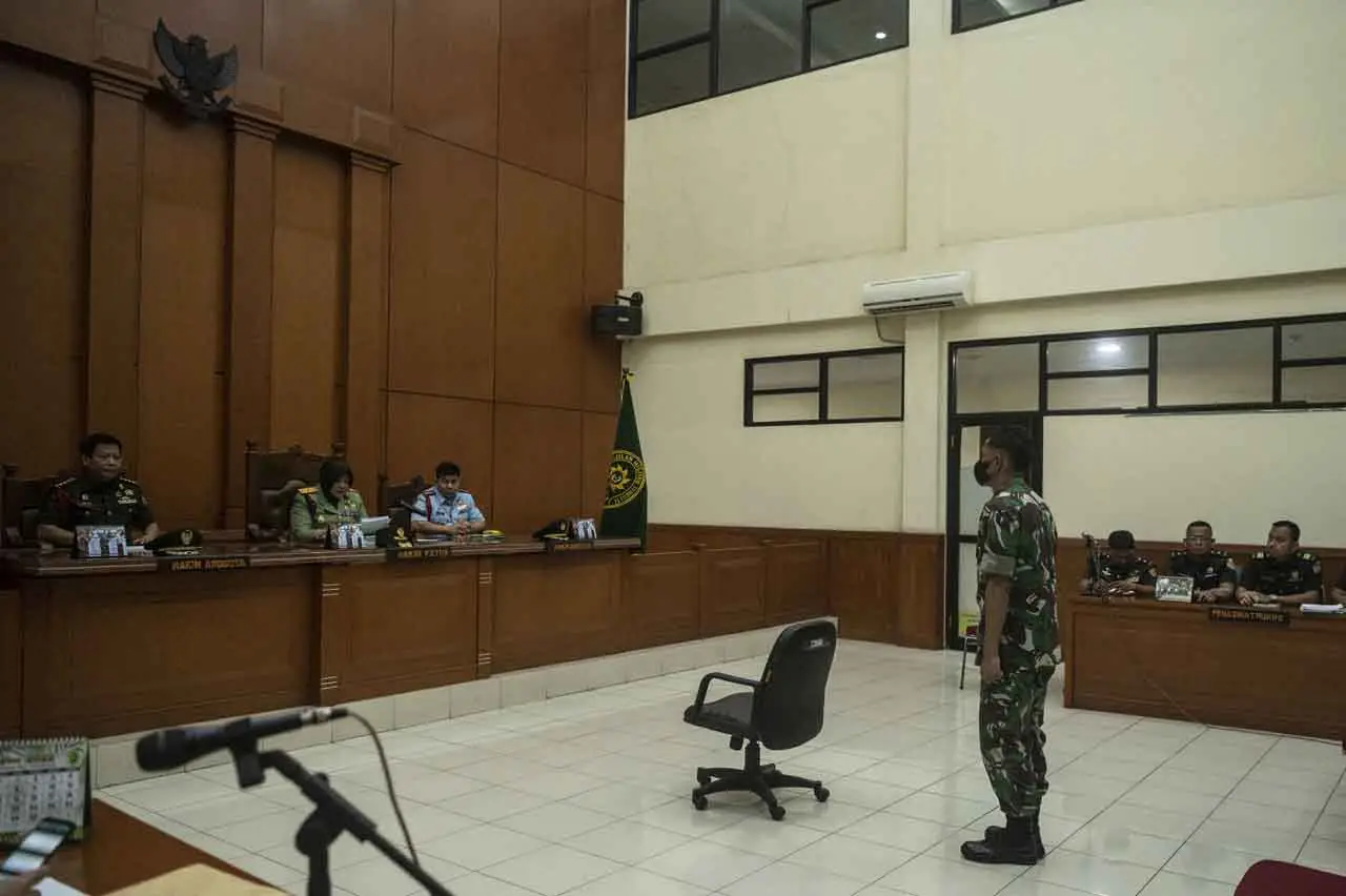 Tatapan Kosong Kolonel...