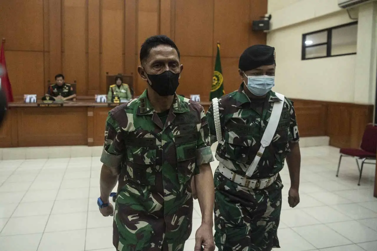 Tatapan Kosong Kolonel...
