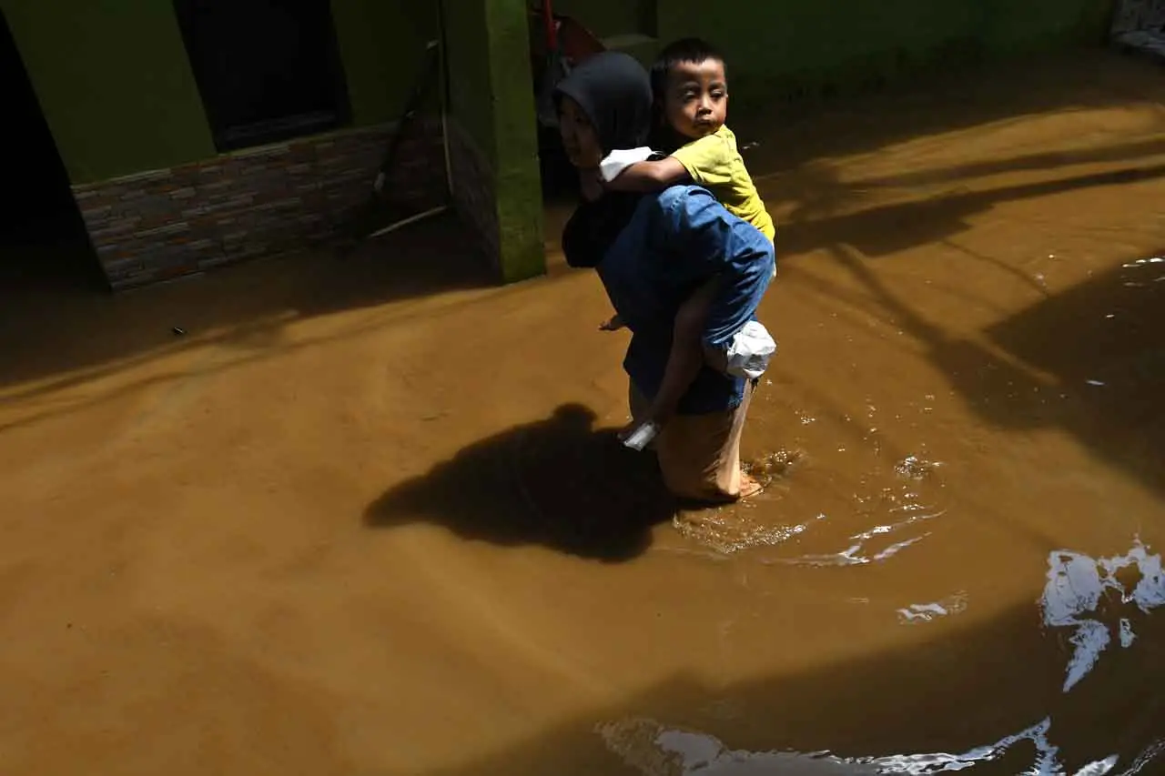 Banjir Kiriman Rendam...