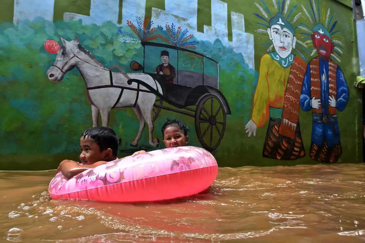 Banjir Kiriman Rendam...