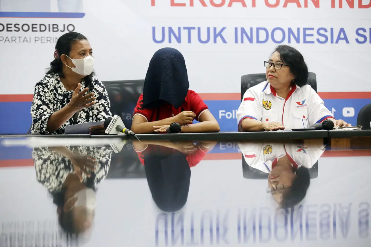 Relawan Perempuan dan...