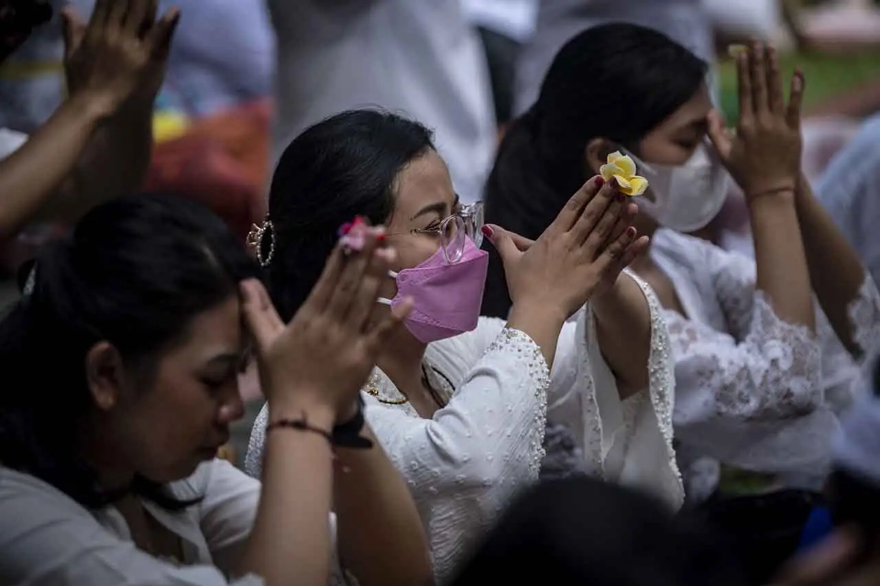 Umat Hindu Gelar Persembahyangan...
