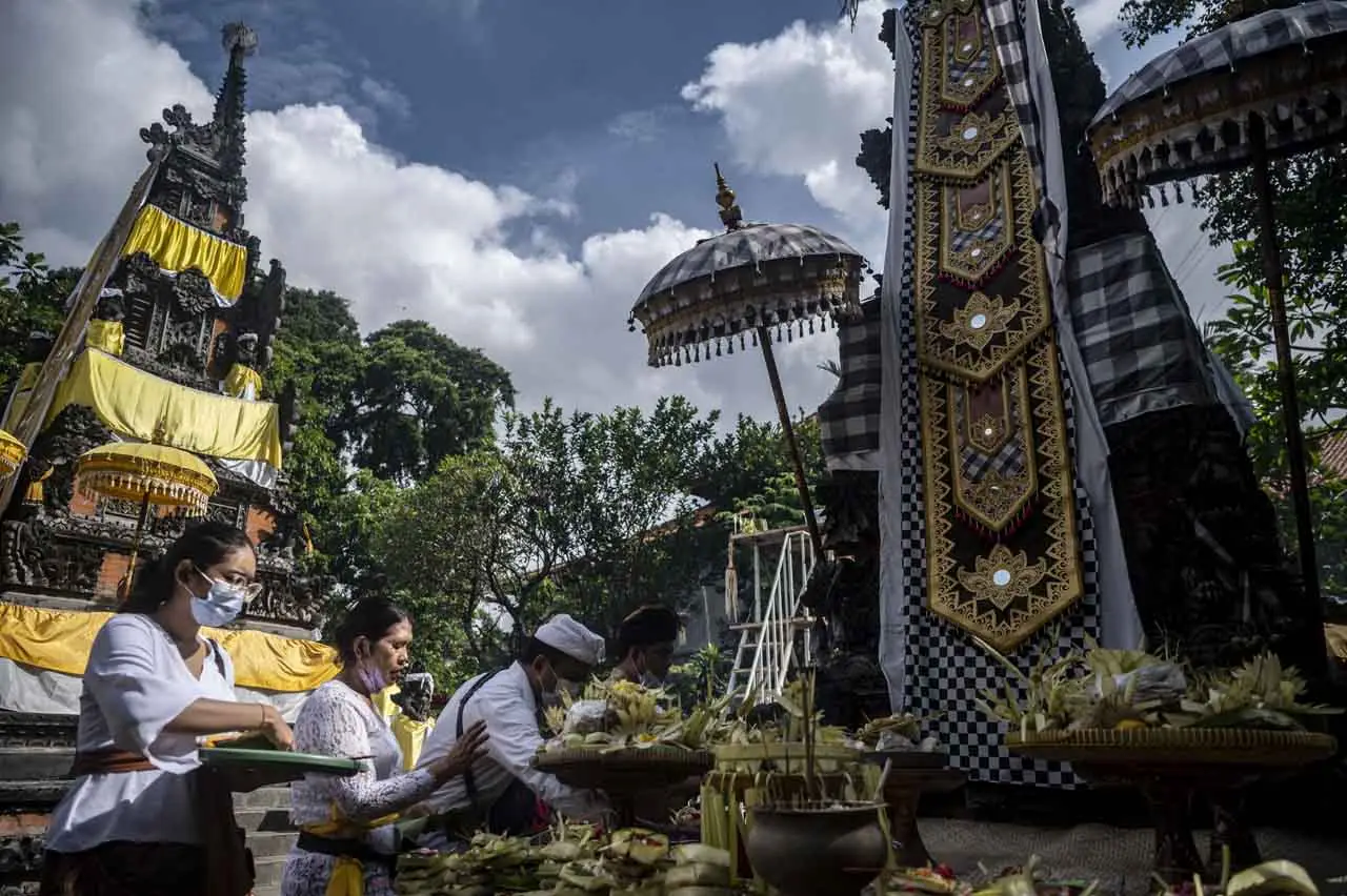 Umat Hindu Gelar Persembahyangan...