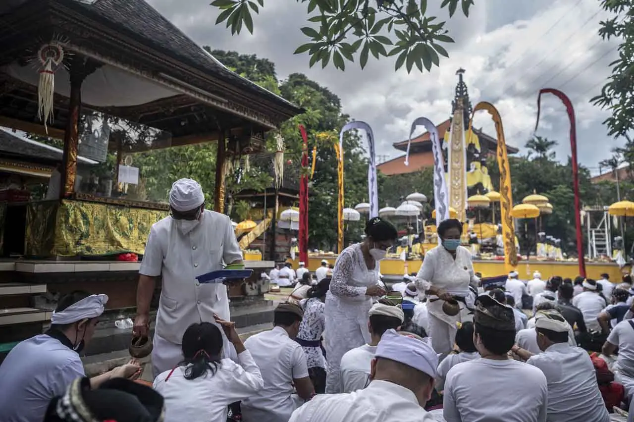 Umat Hindu Gelar Persembahyangan...