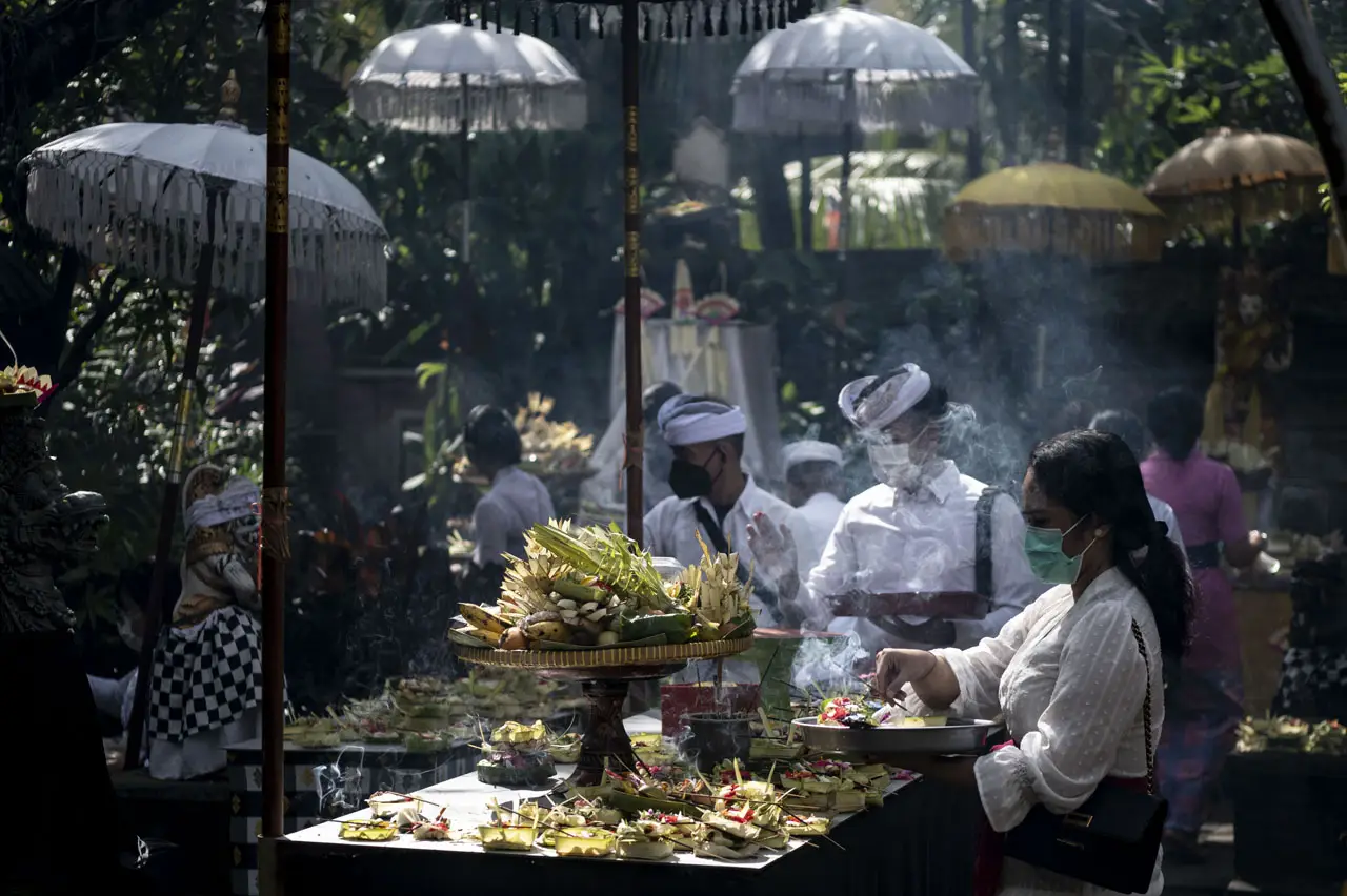 Umat Hindu Gelar Persembahyangan...