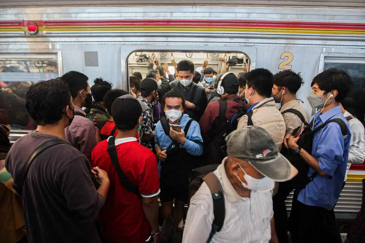 Potret Kepadatan Penumpang...