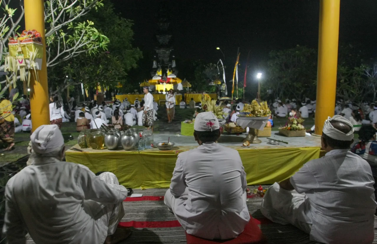 Ratusan Umat Hindu Peringati...