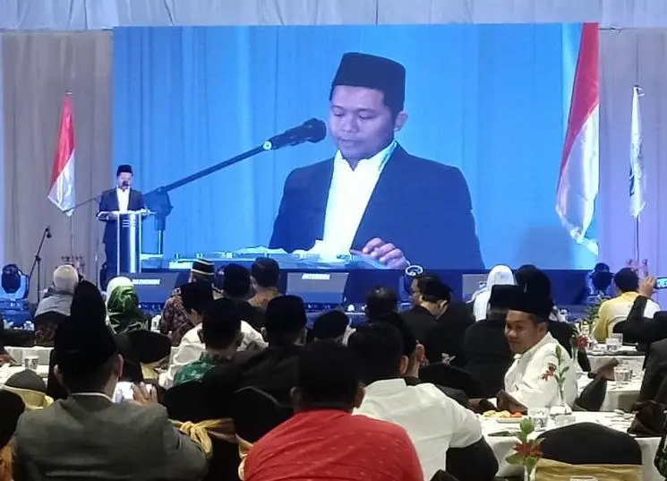 Airlangga Puji Ketum...