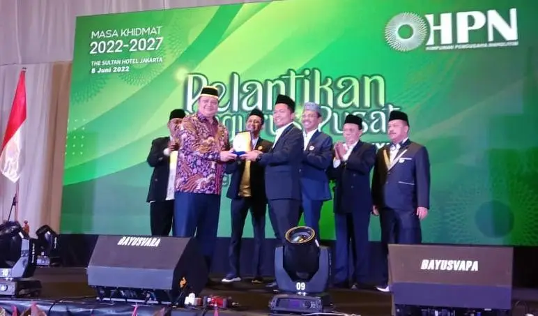 Airlangga Puji Ketum...