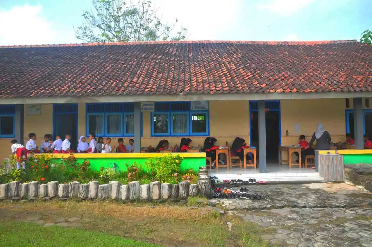 Bangunan Sekolah Rusak,...