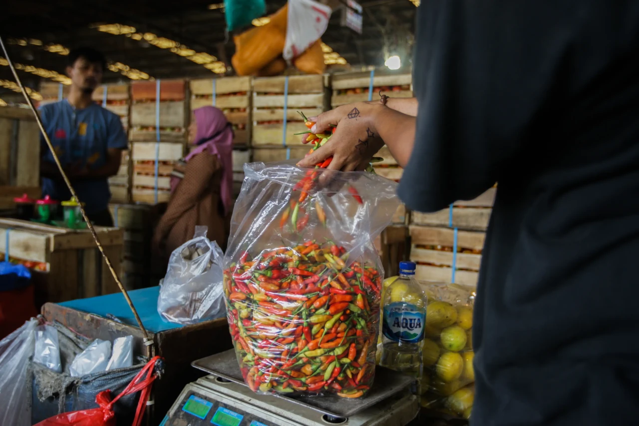 Makin Pedas, Harga Cabai...