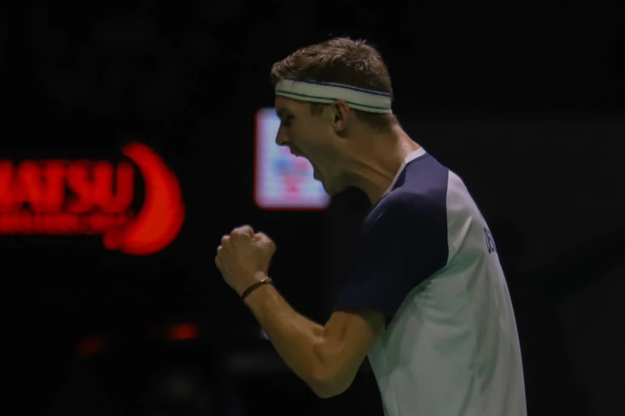 Viktor Axelsen Juara...