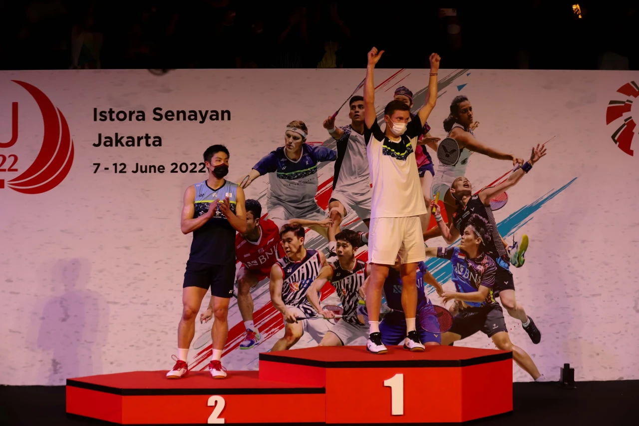 Viktor Axelsen Juara...