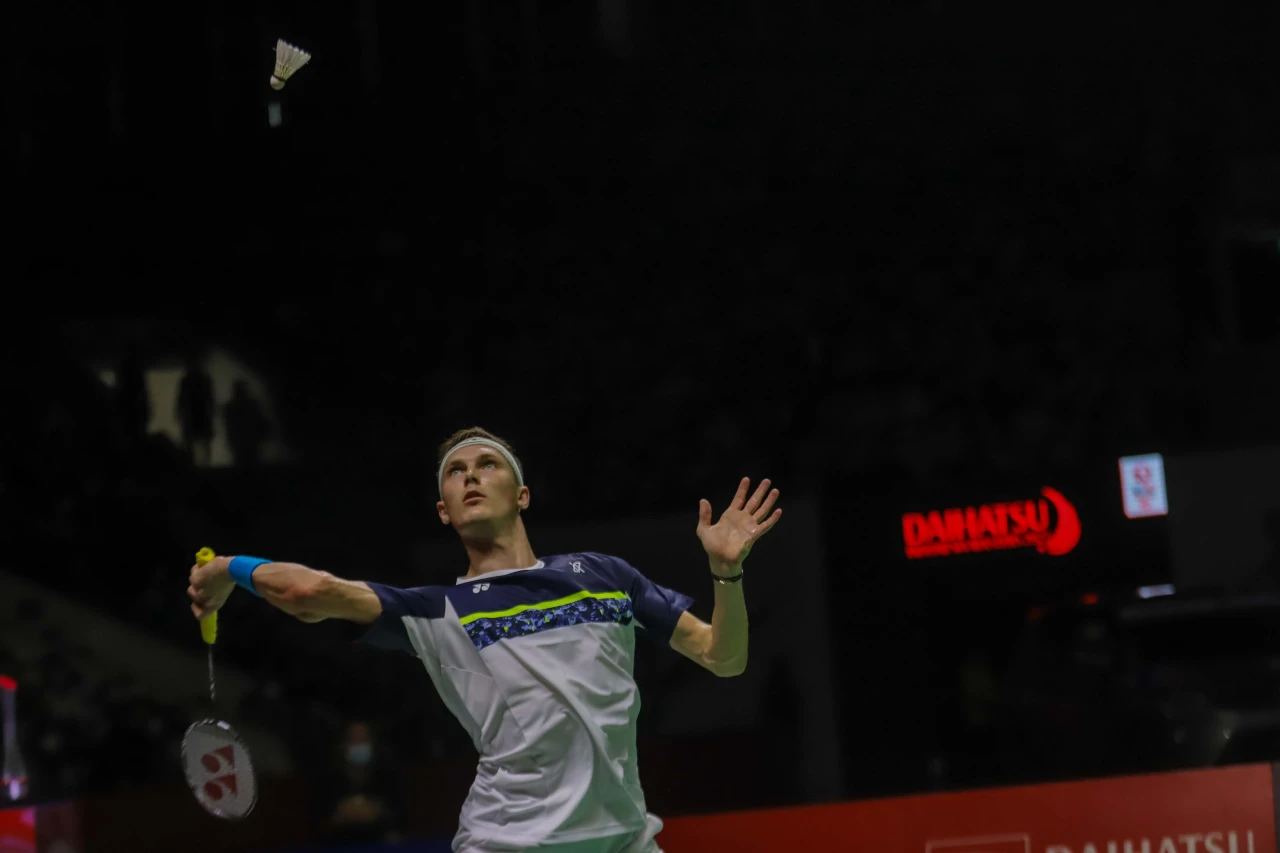 Viktor Axelsen Juara...