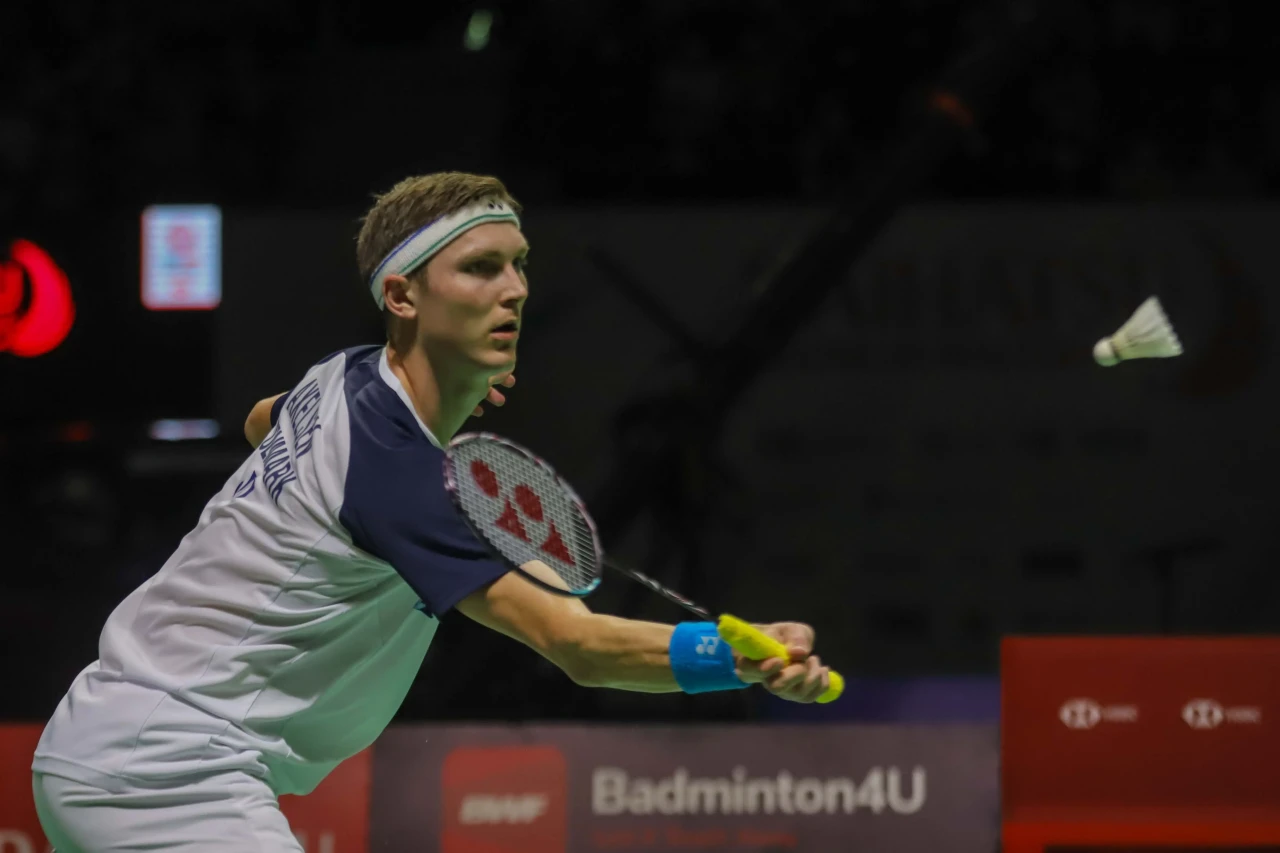 Viktor Axelsen Juara...