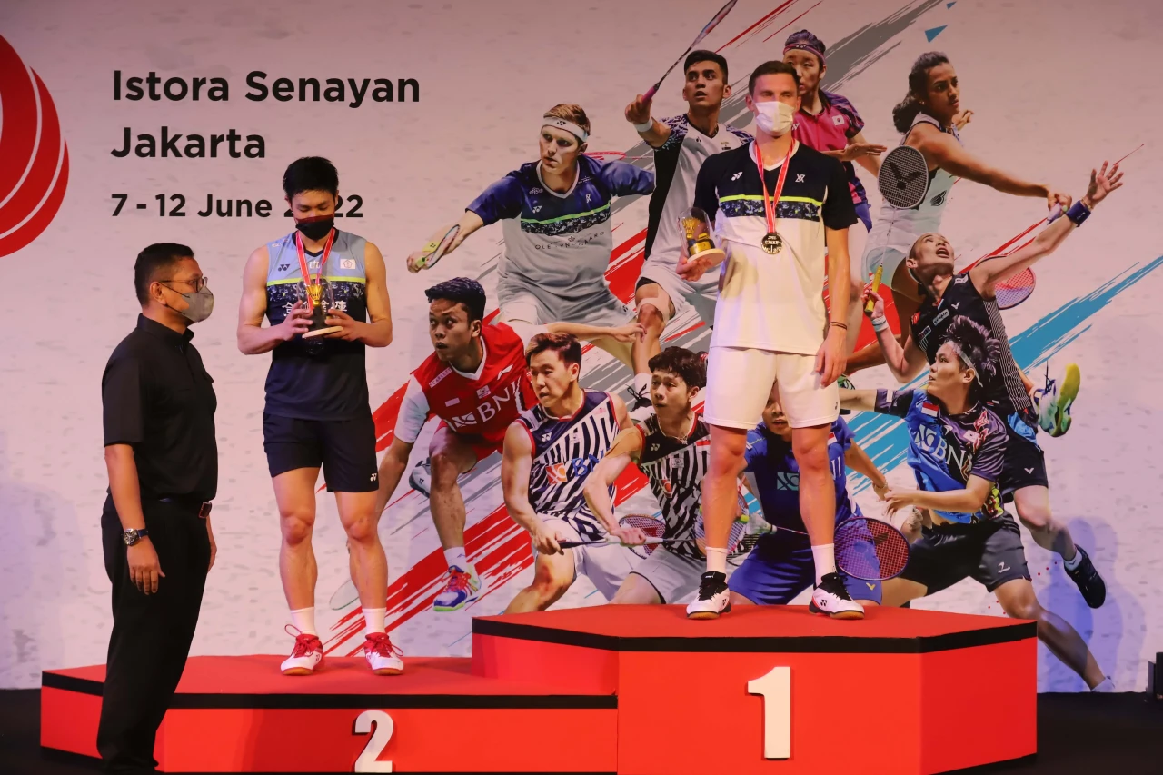 Viktor Axelsen Juara...