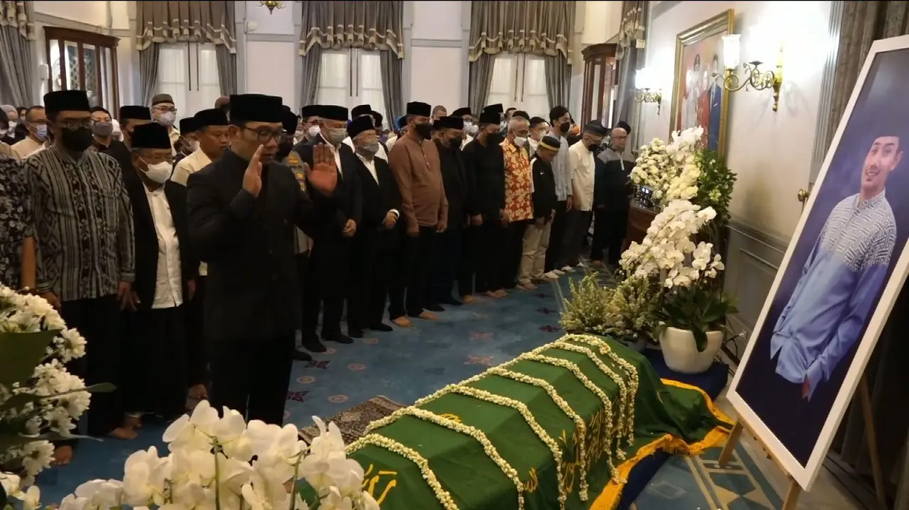 Momen Ridwan Kamil Pimpin...