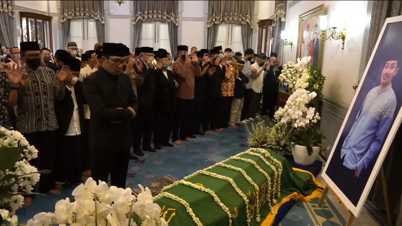 Momen Ridwan Kamil Pimpin...