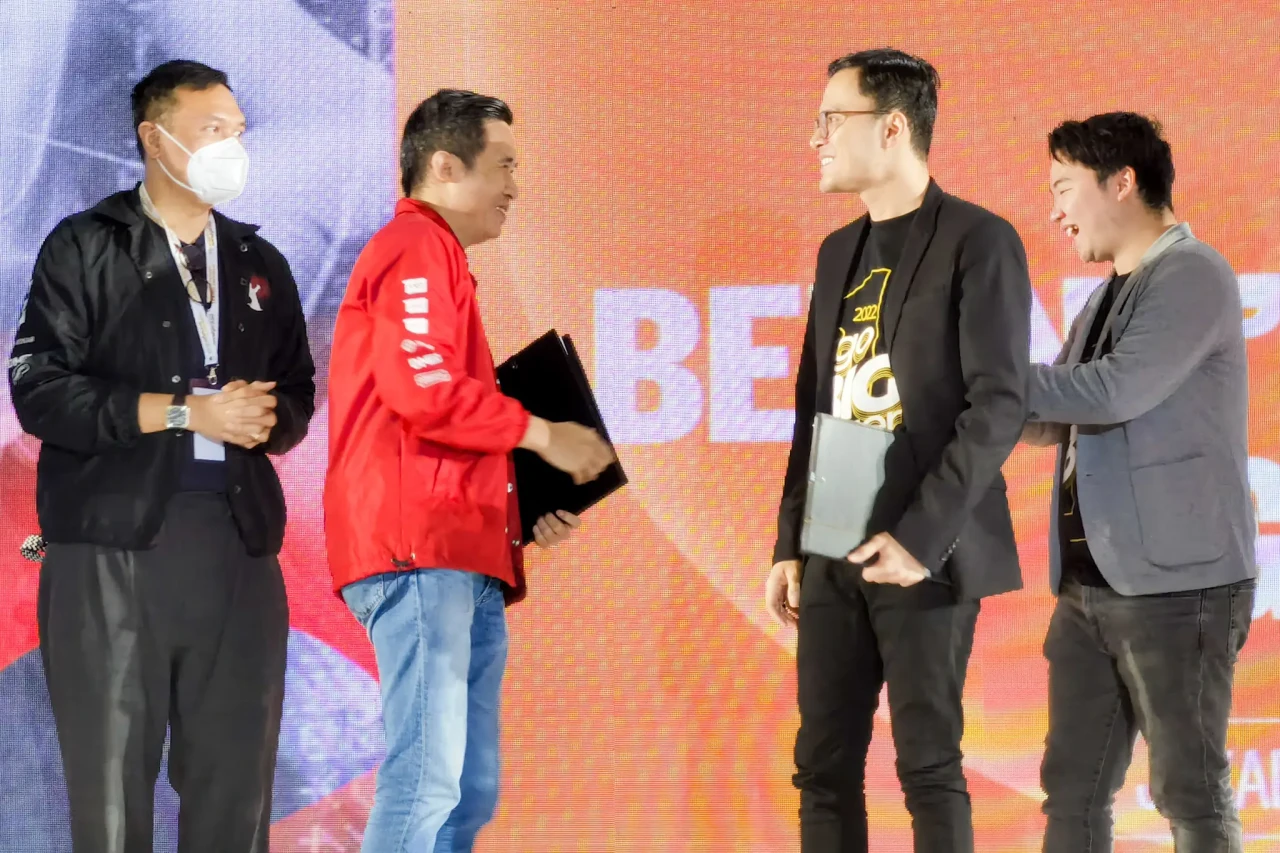 Kembangkan Platform...