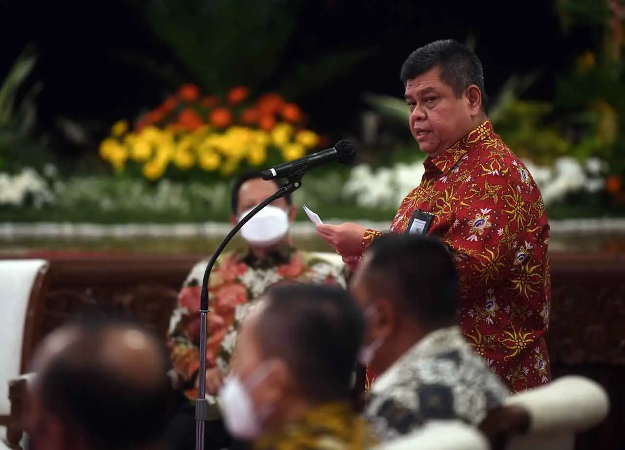 Jokowi Pimpin Rakornas...