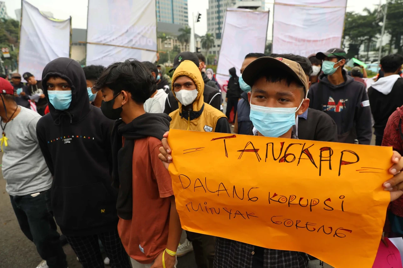 Aksi Damai Usut Kelangkaan...