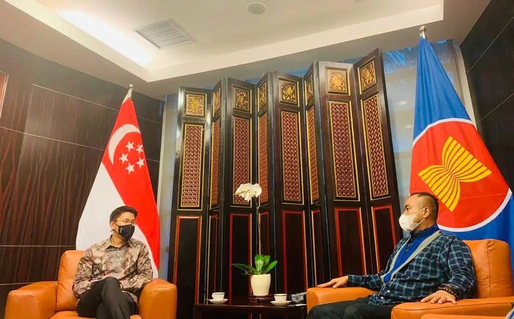 Sambangi Kedutaan Singapura,...