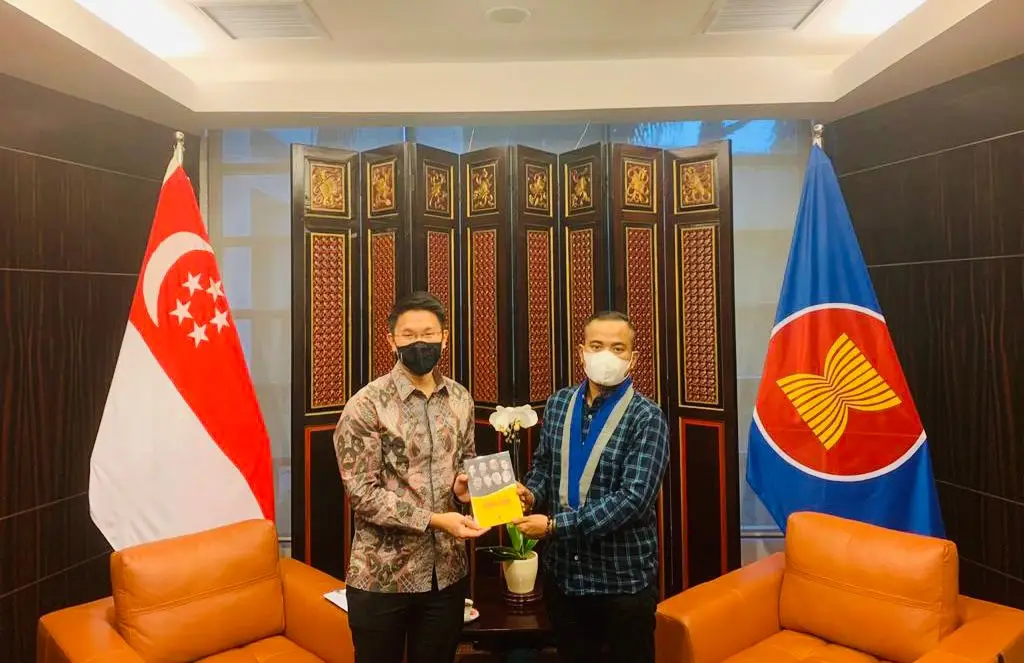 Sambangi Kedutaan Singapura,...