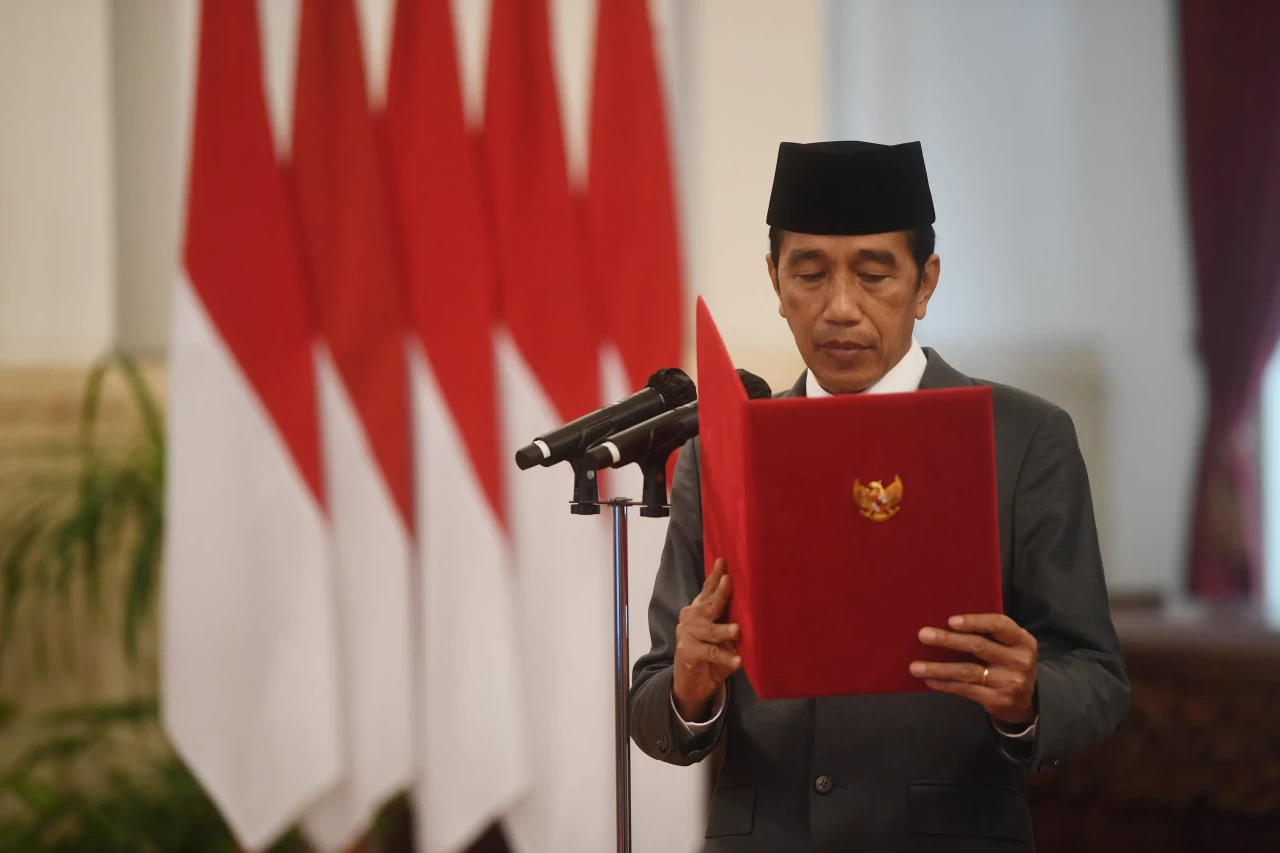 Jokowi Lantik Dua Menteri...