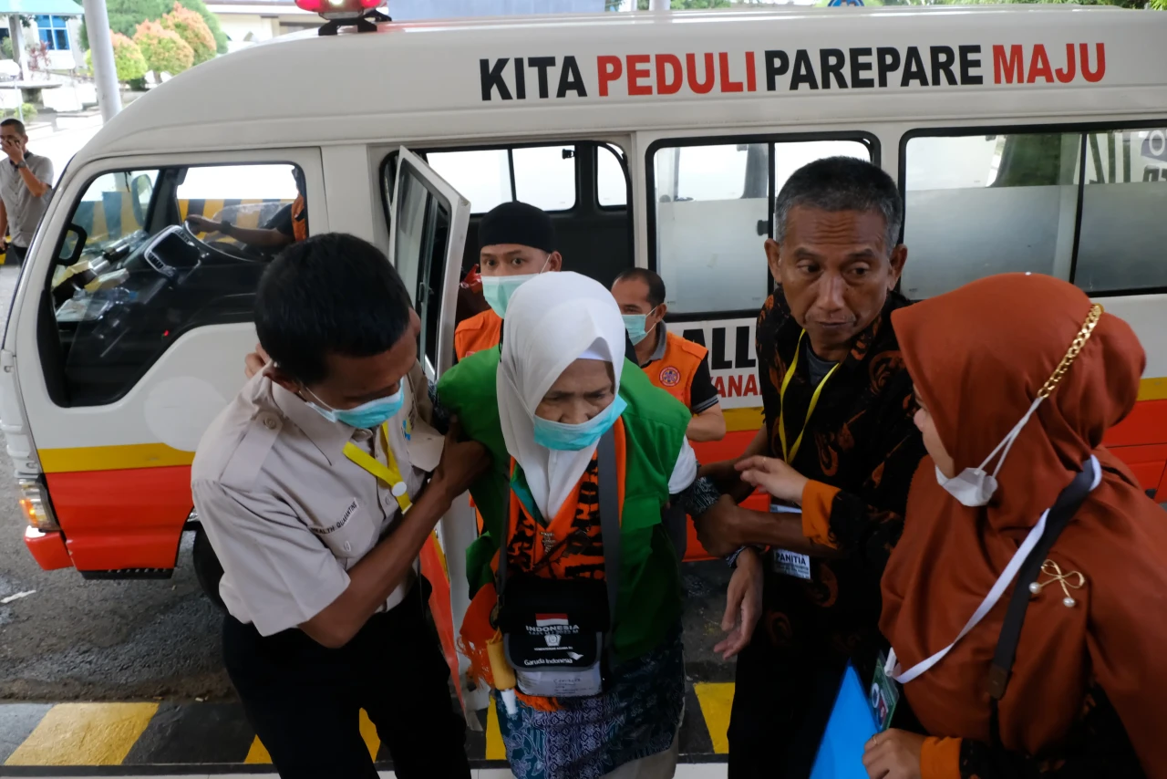 Keberangkatan 393 Jemaah...
