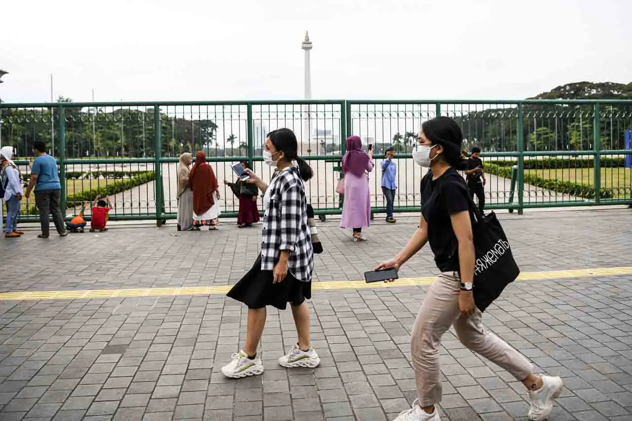 Kabar Gembira, Monas...